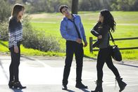 Scorpion – Den manchmal doch etwas gewöhnungsbedürftigen Gedankengängen von Walter (Elyes Gabel, M.) und Happy (Jadyn Wong, r.) kann Paige (Katharine McPhee, l.) nicht immer folgen ...