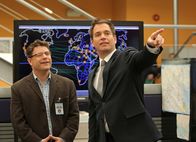 Navy CIS – Versuchen, einen Fall aufzudecken: Tyler Elliott (Sean Astin, l.) und Tony (Michael Weatherly, r.)