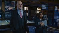 Navy CIS: L.A. – Admiral Hollace Kilbride (Gerald McRaney, l.); Shyla Dahr (Kavi Ramachandran Ladnier, r.)