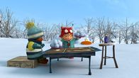 Snowsnaps Winterspiele – Nele serviert den Restaurantgästen erlesene Speisen.