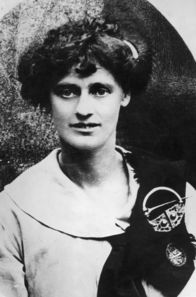 Die irische Revolution – Die irisch-nationalistische Gräfin Constance Georgine Markiewicz (1868-1927): Im Dezember 1918 wurde sie als Mitglied der Sinn Féin als erste und einzige Frau ins britische Unterhaus gewählt, lehnte das Mandat allerdings ab.