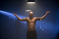 Bronson – Charles Bronson / Michael Peterson (Tom Hardy)