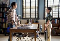 Young Sheldon – Chris (Chau Long, l.); Sheldon Cooper (Iain Armitage, r.)