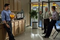 Common Law – Hat einen neuen Fall für Travis (Michael Ealy, l.) und Wes (Warren Kole, r.): Captain Sutton (Jack McGee, M.) ...