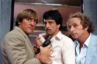Der Hornochse und sein Zugpferd – Der knallharte Privatdetektiv Campana (Gérard Depardieu, l.) und der unbeholfene François Perrin (Pierre Richard, r.) wurden nach Mexiko geschickt, um die Tochter eines Millionärs zu finden. Dort treffen sie auf Arbal (Jorge Luke, M.) und machen eine interessante Entdeckung.