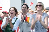 Vier Frauen und ein Todesfall – (v.li.) Adele Neuhauser (Julie), Harald Schrott (Raphael Dorn), Julia Stinshoff (Lola).