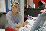 Anna und die Liebe – Anna (Jeanette Biedermann) macht an die Arbeit - sie kann endlich sich und ihre Fähigkeiten unter Beweis stellen.