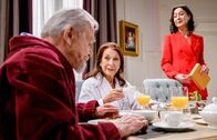 Sturm der Liebe – ARD STURM DER LIEBE FOLGE 4650 Uhr im ERSTEN. Mona (Daniela Ziegler, m.) und Werner (Dirk Galuba, l.) lassen sich ihr frisches Liebesglück nicht von Sophia ( Krista Brikner, r.) verderben.