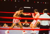 Rocky II - Die Revanche – Rocky Balboa (Silvester Stallone, r.) will unbedingt gegen Apollo Creed (Carl Weathers) gewinnen