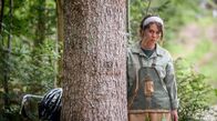 Sturm der Liebe – Fanny (Johanna Grean) beobachtet getroffen, wie sich Vincent und Katja küssen.