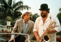 Vier Fäuste gegen Rio – Greg (Terence Hill, l.) und Elliot (Bud Spencer) werden von zwei brasilianischen Millionären als Doppelgänger angeheuert.