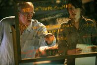 Meteoriten - Apokalypse aus dem All – Der Wissenschaftler Dr. Daniel Lehman (Christopher Lloyd) und seine Kollegin Imogene O´Neill (Marla Sokoloff) berechnen in einem mexikanischen Observatorium die Flugbahn des Asteroiden.