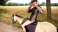 HipHorses – Finnja beim Ausritt mit ihrem Showpferd Missy.Â