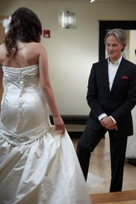 Mein perfektes Hochzeitskleid! - Atlanta – Monte Durham (r.) hilft seinen Kundinnen bei der Auswahl des perfekten Hochzeitskleides ...