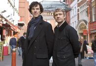 Sherlock – Die Spur der Mörder führt Holmes (Benedict Cumberbatch, li.) und Watson (Martin Freeman) ins Londoner Chinatown.