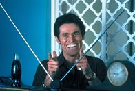 Auto Focus – Plant ein infames Spiel mit einem Kollegen: John Carpenter (Willem Dafoe) ...