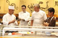 In Teufels Küche mit Gordon Ramsay – Gordon Ramsay (2.v.r.)