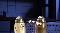 Unser Sandmännchen – Wieder hört die kleine Lampe aus der Küche Lärm. Diesmal streiten sich Salz- und Pfefferstreuer, wer von den beiden mit der kleinen Tomate spielen darf.