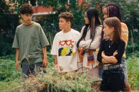 ECHT friends – v.l.n.r.) von anderen Kindern wegen ihrer Strafarbeit gehänselt werden, sind sich die Fünf plötzlich sehr einig.