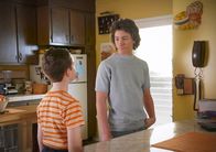 Young Sheldon – Sheldon (Iain Armitage, l.); Georgie Cooper (Montana Jordan, r.)