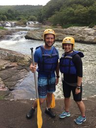 Verrückt nach Meer – Porto Belo in Brasilien. Nautik-Praktikantin Lara Habedank und Famulant Tobias Hack machen einen Rafting-Ausflug. Sie gehen im Staatspark Santa Katharina auf den Rio Cubatao, ein Wildwasserfluss, der durch den atlantischen Regenwald führt.