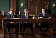 Bull – (v.l.n.r.) Dr. Jason Bull (Michael Weatherly); Stephen Raposa (Aaron Dean Eisenberg); Benny Colón (Freddy Rodriguez)