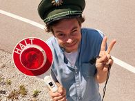 CheXperiment – Checker Tobi als Stau Polizist