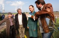 Rentnercops – Das Auto des vermissten Bose wurde gefunden, voller Blut: (v.l.n.r.) Edwin (Tilo Prückner), Günter (Wolfgang Winkler), Vicky (Katja Danowski), Dr. Oliver Körfer (Peter Trabner).
