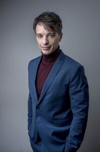 Sturm der Liebe – ARD STURM DER LIEBE, montags bis freitags um 15.10 Uhr im Ersten. Ab Folge 2858 (Sendetermin 01.02.2018) ist Lorenzo Patané, der Staffelheld der 2. und 6. Staffel wieder als Robert Saalfeld in "Sturm der Liebe" zu sehen.