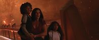 Skyscraper – L-R: Henry Sawyer (Noah Cottrell), Sarah Sawyer (Neve Campbell), Georgia Sawyer (McKenna Roberts)