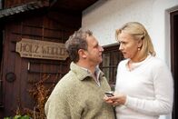 Der Bergdoktor – Matthias Komm (Roland Angermann), Dana Golombek (Hanna Weidler).