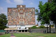 Stadt Land Kunst – Im Süden von Mexiko-Stadt verlaufen unzählige gepflasterte Wege über den Campus der Nationalen Autonomen Universität von Mexiko (UNAM).