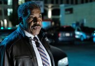 Lethal Weapon – Mit an den Ermittlungen beteiligt ist auch Secret Service-Agent Peterson (Ernie Hudson), der kurz vor der Pensionierung den Fall langsam angeht. Doch ist ihm auch zu trauen?