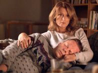 Mankells Wallander – Wallander (Krister Henriksson) sehnt sich nach Nähe zu seiner Kollegin Katarina Ahlsell (Lena Endre).
