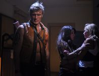 Command Performance – Stellt sich zusammen mit dem Agenten Mikhail den skrupellosen Angreifern: der taffe Ex-Biker Joe (Dolph Lundgren) ...