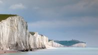 Großbritannien aus der Luft – Die Küste zwischen Seaford und Eastbourne nahe Brighton.