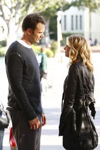 Community – Hat Jeff (Joel McHale, l.) eine Chance, Britta (Gillian Jacobs, r.) für sich gewinnen zu können?; Hat Jeff (Joel McHale, l.) eine Chance, Britta (Gillian Jacobs, r.) für sich gewinnen zu können?