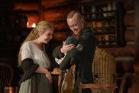 Outlander – Outlander Staffel 6 Folge 2 Willkommen auf der Welt, kleiner Siedler: Lauren Lyle als Marsali, John Bell als Ian
