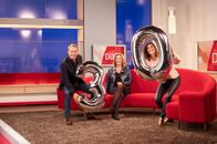 30 Jahre DAS! - Ab aufs Rote Sofa – Moderatorn-Team im DAS! Studio: Hinnerk Baumgarten, Bettina Tietjen, Inka Schneider anlässlich des Jubiläums 30 Jahre DAS! im Januar 2020