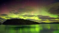 Wildes Neuseeland – Mit viel Glück kann man weit im Süden Neuseelands das Südlicht, die Aurora Australis am nächtlichen Himmel beobachten.