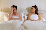 In aller Freundschaft – Die geplante romantische Nacht, fernab allen Alltags, läuft leider völlig anders als geplant. Philipp Brentano (Thomas Koch) steht so unter Druck, auf diese Art und Weise seine Ehe zu retten, dass nichts klappt. Während Arzu Ritter (Arzu Bazman) versucht, der ganzen Situation etwas Positives abzugewinnen, steigert sich Philipp in sein Versagen hinein.
