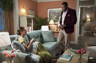Hart of Dixie – Eigentlich hatte Lavon (Cress Williams, r.) vor, einen Tourismus-Werbespot zu drehen, aber da kommt Annabeth (Kaitlyn Black, l.) und ihm doch tatsächlich Lemon dazwischen ...