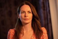 Detective Grace – Vor Jahren ist Grace' Ehefrau Sandy (Clare Calbraith) spurlos verschwunden. Um die Vergangenheit endlich hinter sich zu lassen, will Grace sie nun für tot erklären lassen.