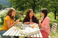 Lena Lorenz – Lena Lorenz (Patricia Aulitzky, l.), Eva Lorenz (Eva Mattes, M.) und Julia Obermeier (Liane Forestieri, r.).