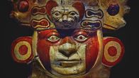 Ancient Apocalypse – Neben Bewässerungskanälen, Städten und riesigen Tempelanlangen erschaffen die Moche auch beeindruckende Kunstwerke, vor allem Keramiken.