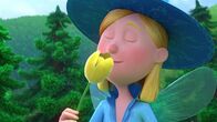 Pinocchio im Zauberdorf – Pinocchios Patin, die himmelblaue Fee, ist zu Besuch im Zauberdorf. Ihretwegen versucht Pinocchio sich zu verdoppeln.