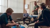 MacGyver – v.l.n.r.) MacGyver (Lucas Till); Luis Gomez (Marco Rodríguez); Jack Dalton (George Eads); James MacGyver (Tate Donovan)