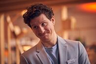 Start the fck up – Joachim (Dominik Weber) ist der Concierge und die gute Seele des Co-Working-Spaces.