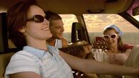 Wolf Creek – (v.l.n.r.) Liz Hunter (Cassandra Magrath), Ben Mitchell (Nathan Phillips) und Kristy Earl (Kestie Morassi) freuen sich auf ihren Road Trip in den Wolf Creek ...