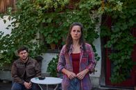 Mordufer – Können die Weingut-Geschwister Sebastian Mockwitz (Sebastian Fritz) und Tessa Mockwitz (Amelie Kiefer) einander noch vertrauen?